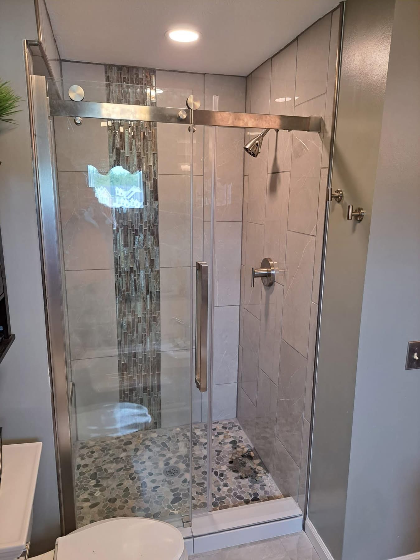 Custom tiled walk-in shower built by Stark Elite Home Solutions in Massillon, OH